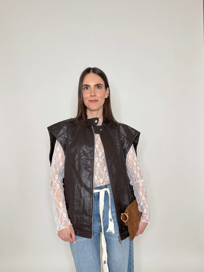 Gilet in ecopelle martellata cioccolato