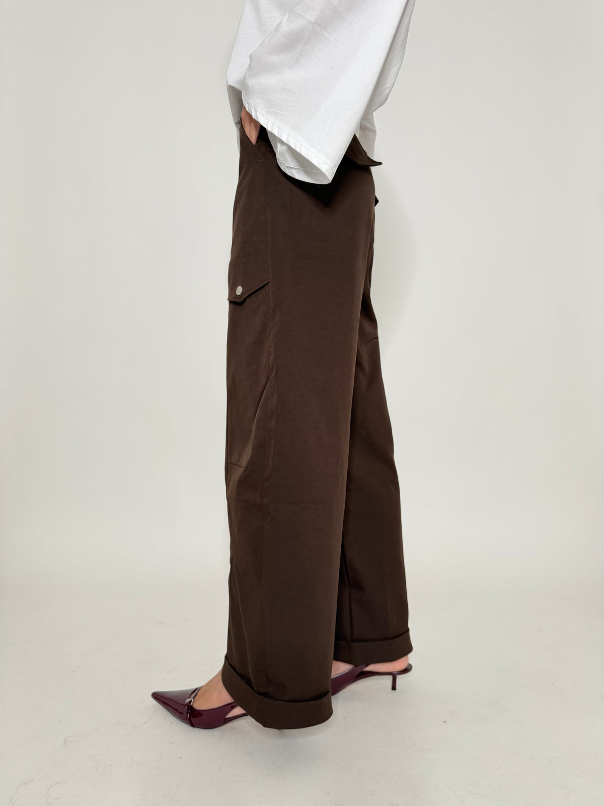 Pantalone cargo wide leg cioccolato