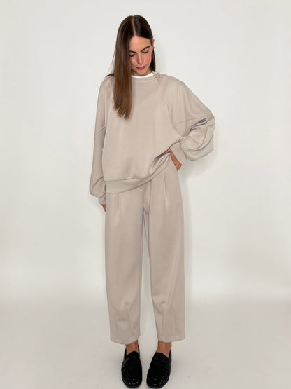 Felpa girocollo relax fit con impunture in viscosa beige
