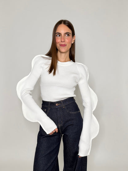 Maglia in morbida viscosa micro costina con manica onda bianco