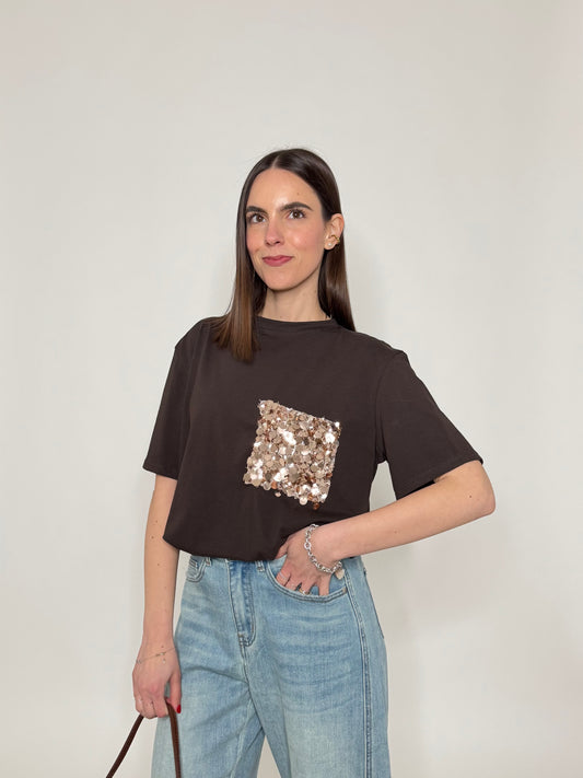 T- shirt in cotone con taschino paillette applicato Cioccolato