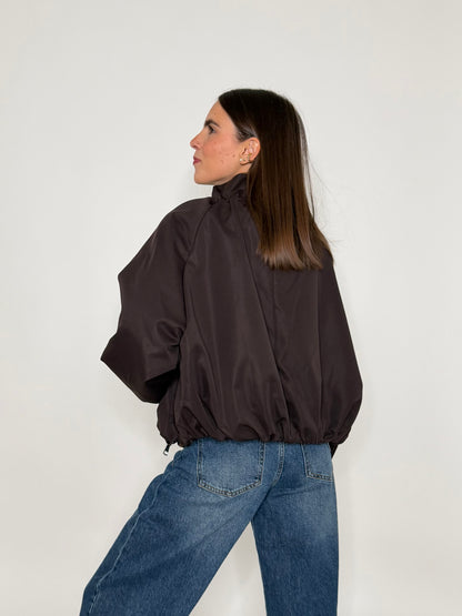 Giacca bomber con collo alto e arricciature ciocco