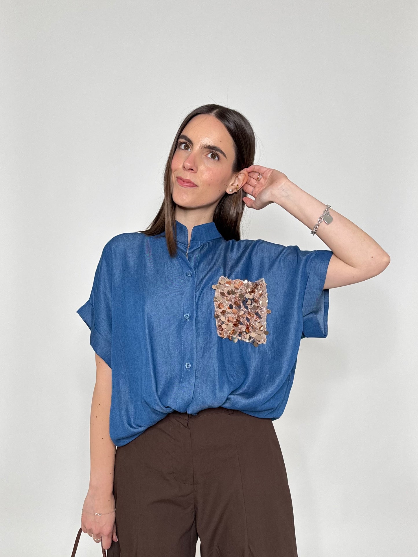 Camicia in chambray con taschino pailletes
