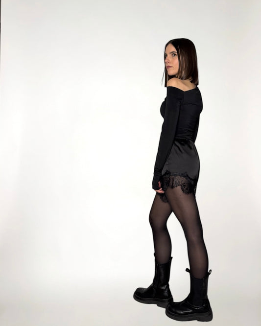 Shorts in satin con pizzo